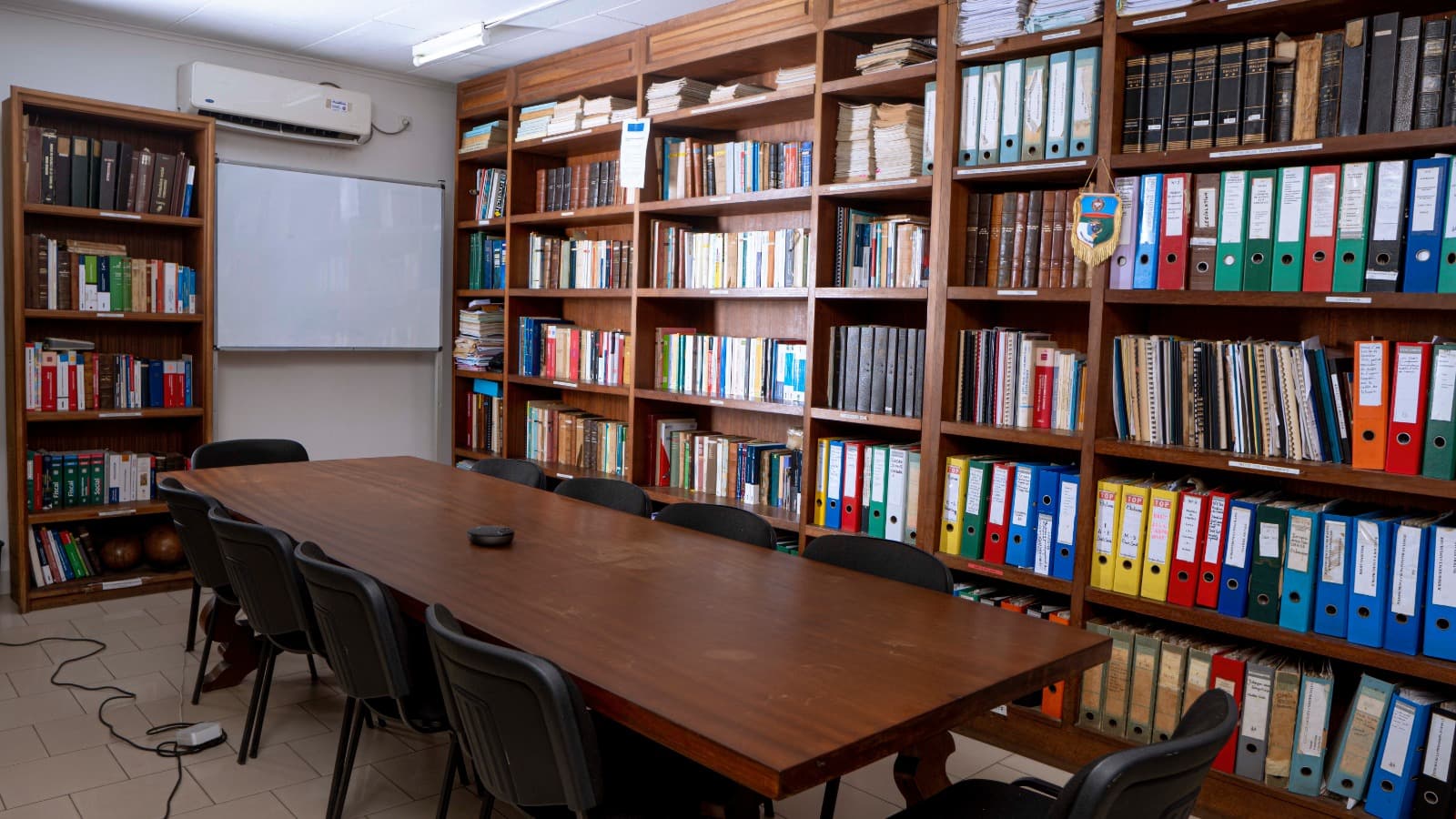 Salle de réunion du Cabinet d'Avocats PETRO à Pointe-Noire